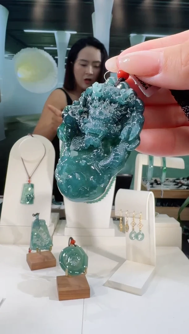 翡翠未镶嵌吊坠(不含链)龙牌