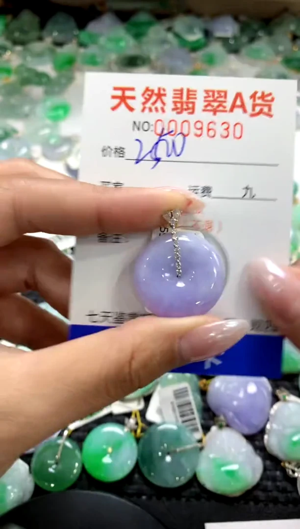 颈饰18K金镶嵌翡翠1111111111111111