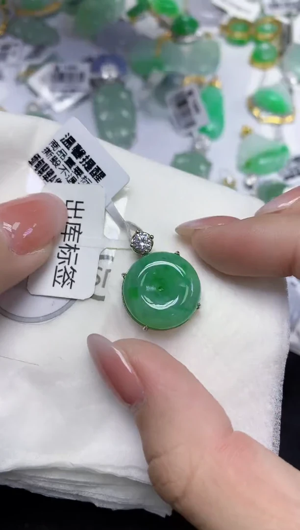 颈饰未镶嵌翡翠天然缅甸翡翠A货多样性发一件