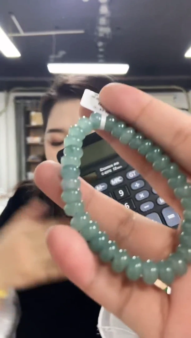 【闪购商品】翡翠手串未镶嵌多样性发其一，颜色微差