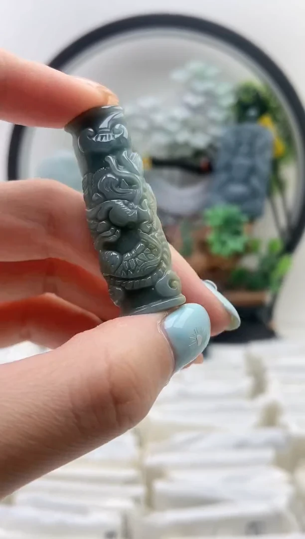 颈饰未镶嵌翡翠龙柱
