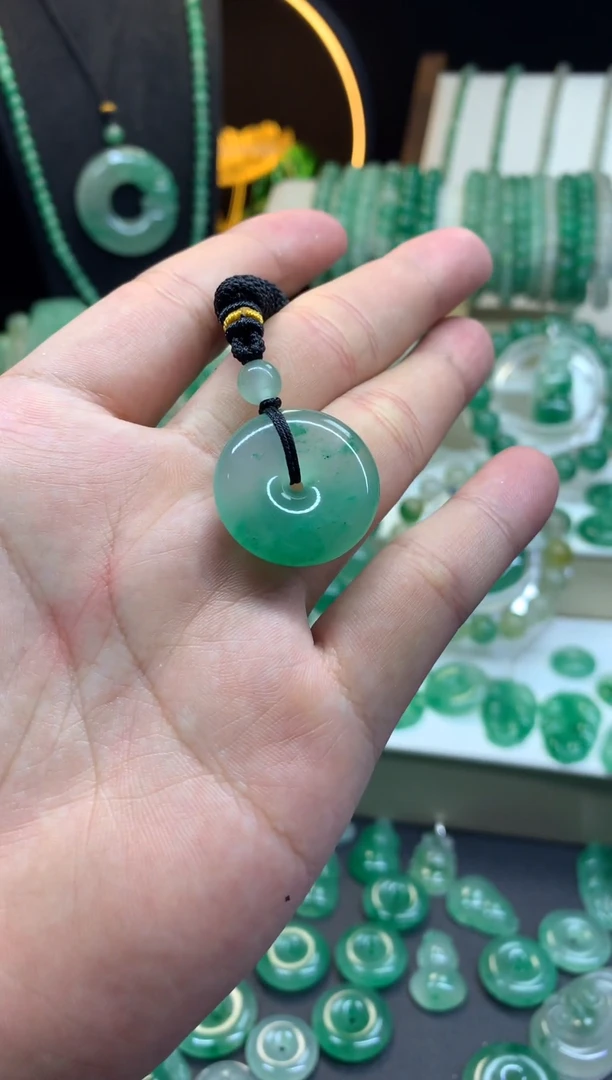 吊坠(不含链)未镶嵌石英质玉（非洲翠）25平安扣