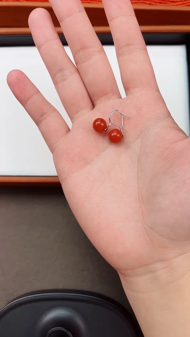 【闪购商品】南红玛瑙耳钩银S925镶嵌保山杨柳滴水洞亮光高跟鞋8+