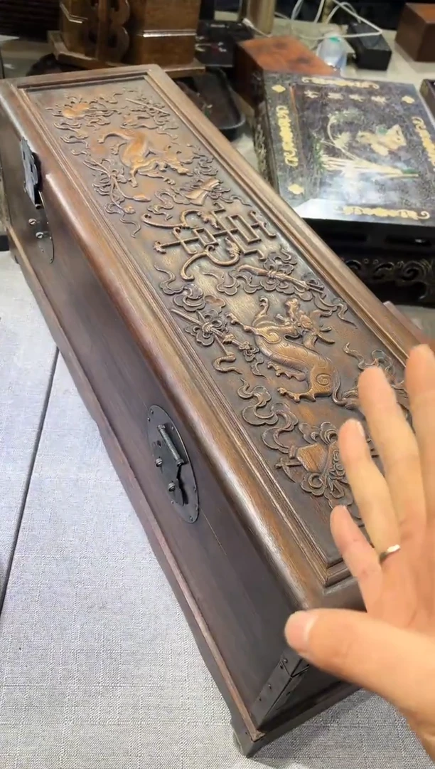 黄花梨/降香黄檀用****2雕刻麒麟八宝画轴箱