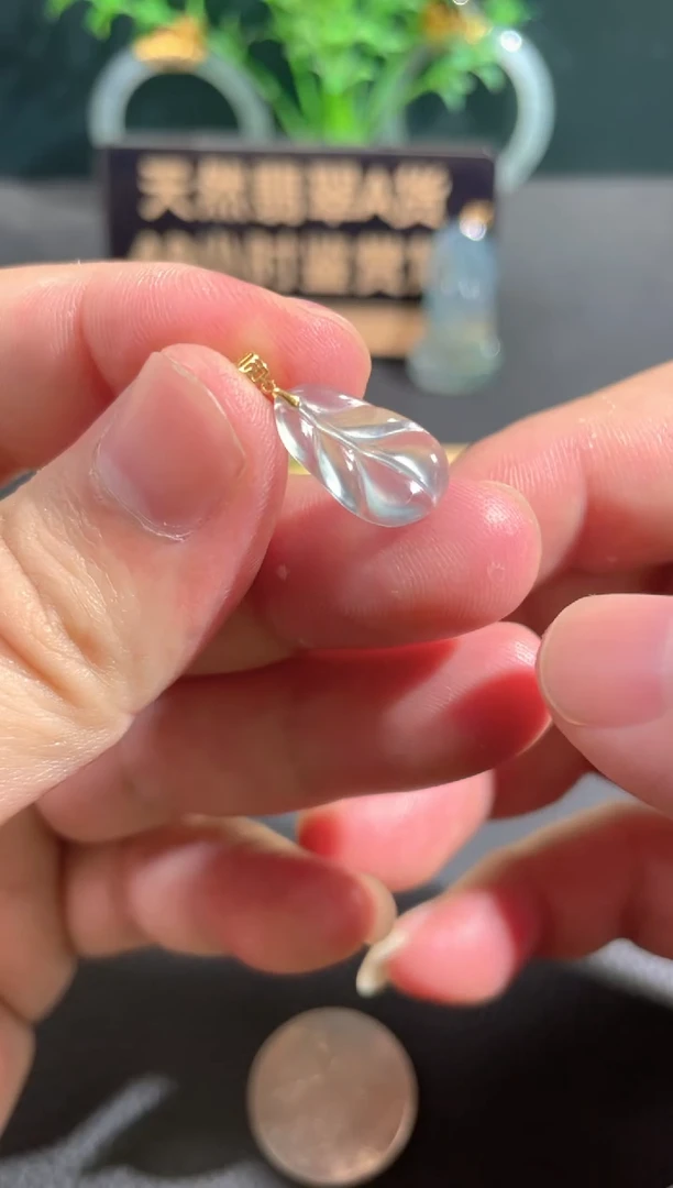 翡翠18K金镶嵌颈饰翡翠