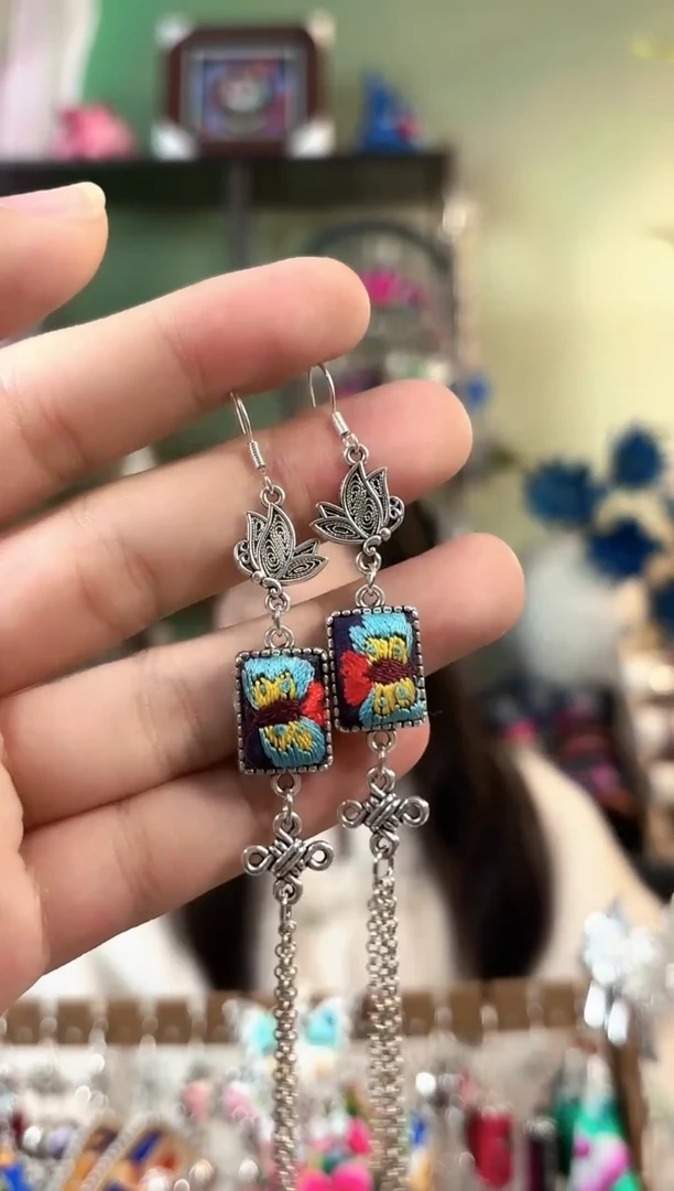 彩云南阁非遗老绣苗银饰品517