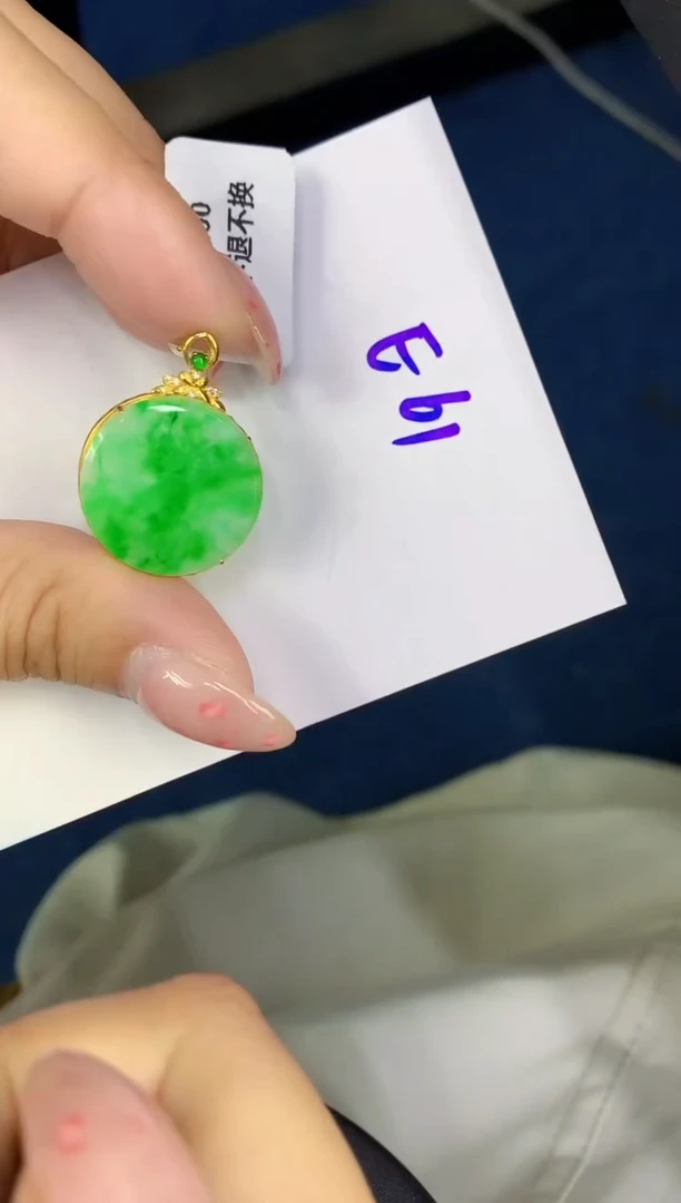 翡翠18K金镶嵌颈饰缅甸天然翡翠A货