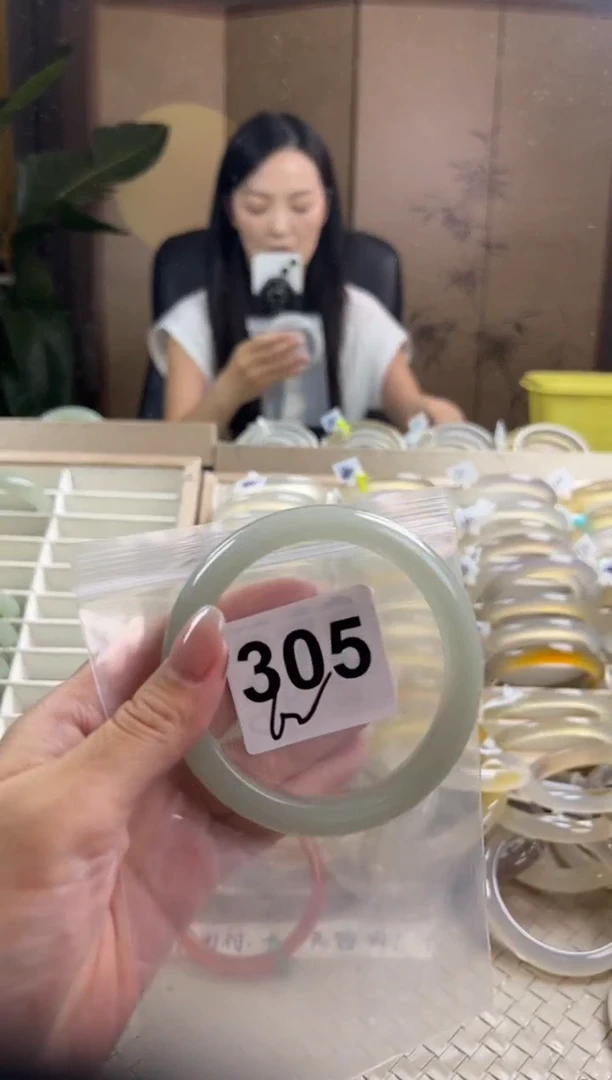 未镶嵌手镯石英质玉305