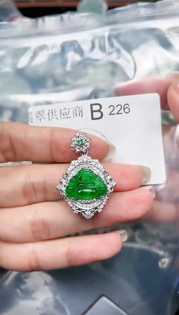 【闪购商品】翡翠颈饰未镶嵌赠皮绳226