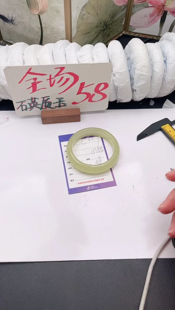 未镶嵌手镯石英质玉C237