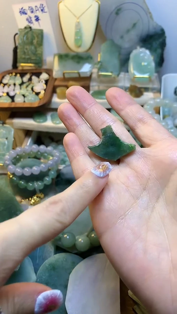 未镶嵌挂件翡翠缅甸A货翡翠,没有运费险,有纹有裂