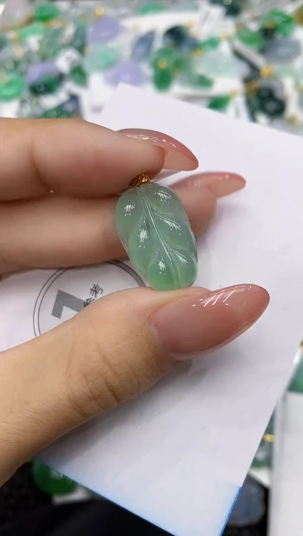 颈饰18K金镶嵌翡翠1111111111111