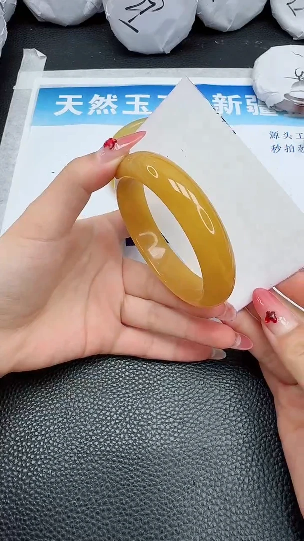 【闪购商品】石英质玉手镯未镶嵌98