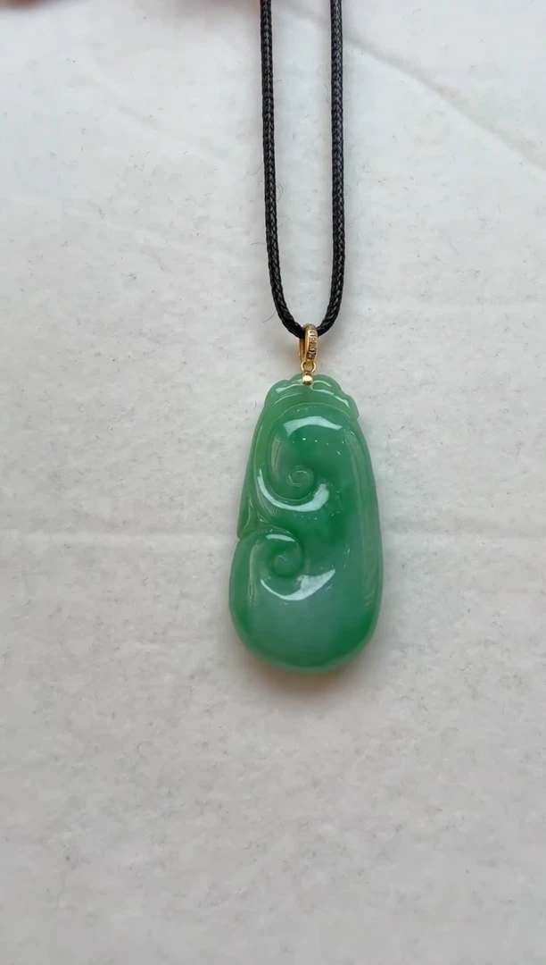 颈饰18K金镶嵌翡翠挂件