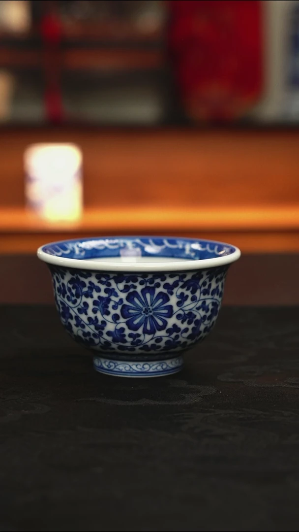 黄振匠造缠枝莲压手杯