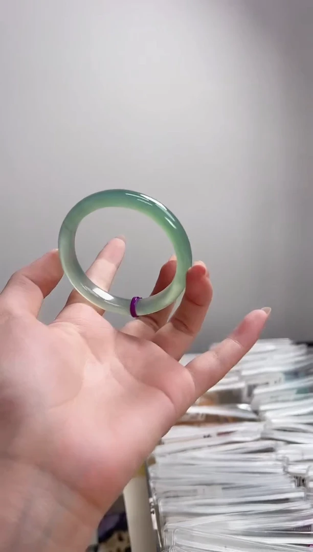 玛瑙/玉髓手镯未镶嵌54圈 需要包容