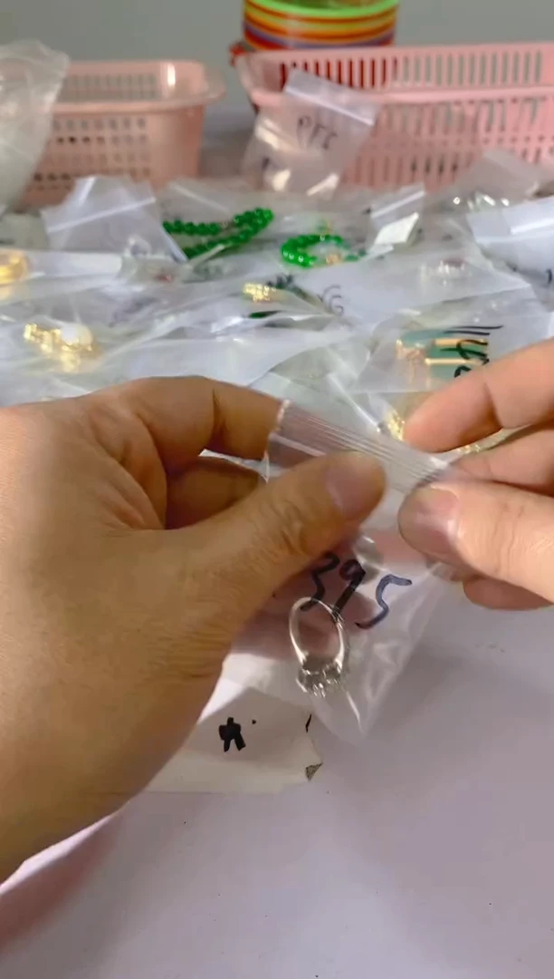 【闪购商品】水晶颈饰银S925镶嵌X358红宝，蓝宝，多样性发一件赠链