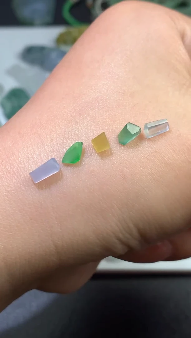 未镶嵌定制翡翠毛货