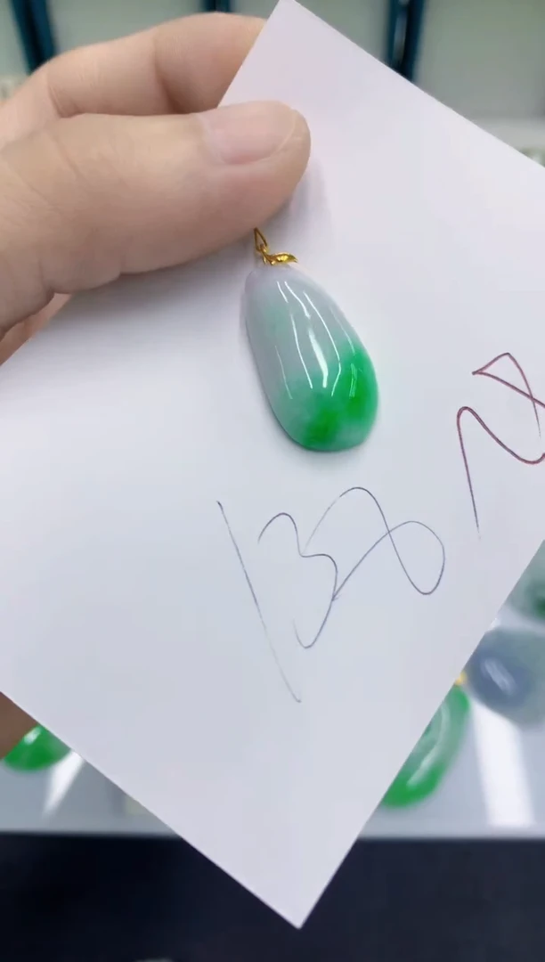 翡翠18K金镶嵌颈饰翡翠