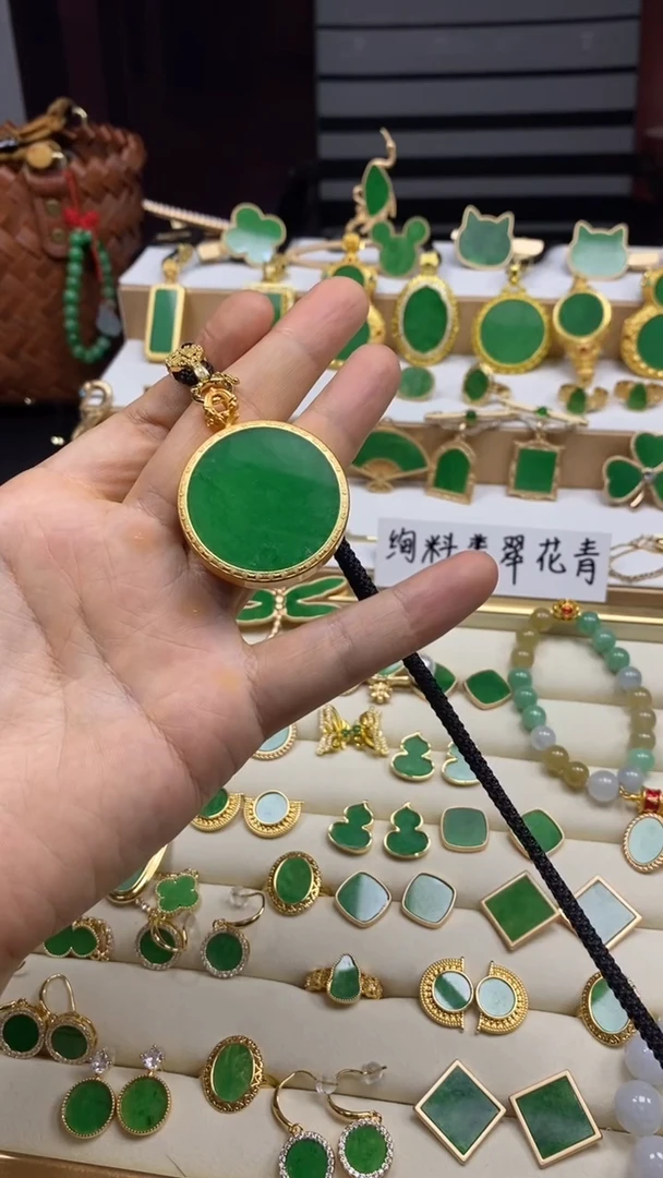 无铁合金D**r吊坠