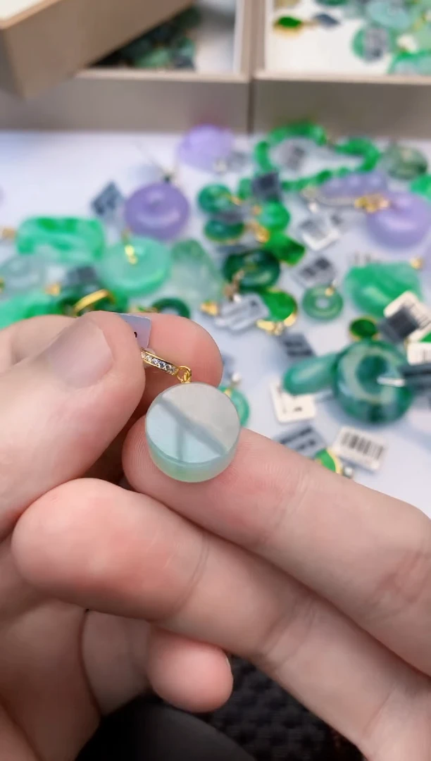 翡翠未镶嵌吊坠(不含链)1