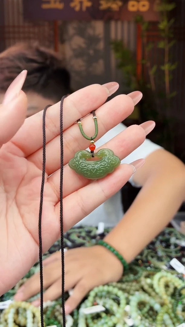 和田玉未镶嵌颈饰拍一发一