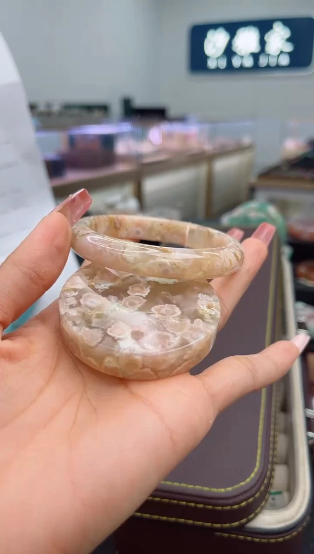 石英质玉手镯未镶嵌56圈口（赠品镯心）6357174