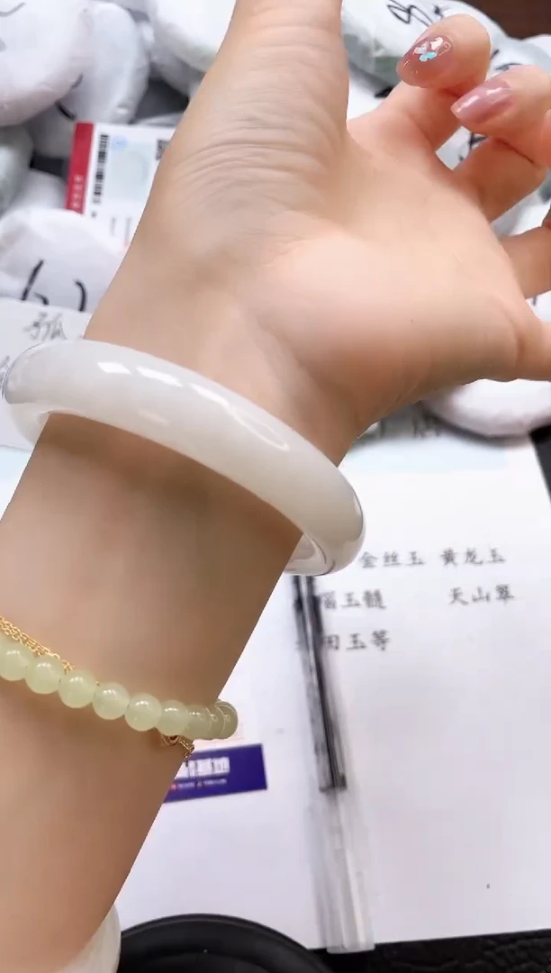 和田玉手镯未镶嵌D184-58