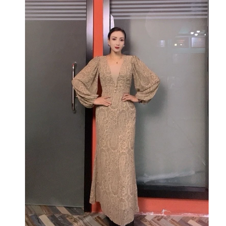 8765【努尔比亚】新款时尚灯笼袖气质女装连衣裙