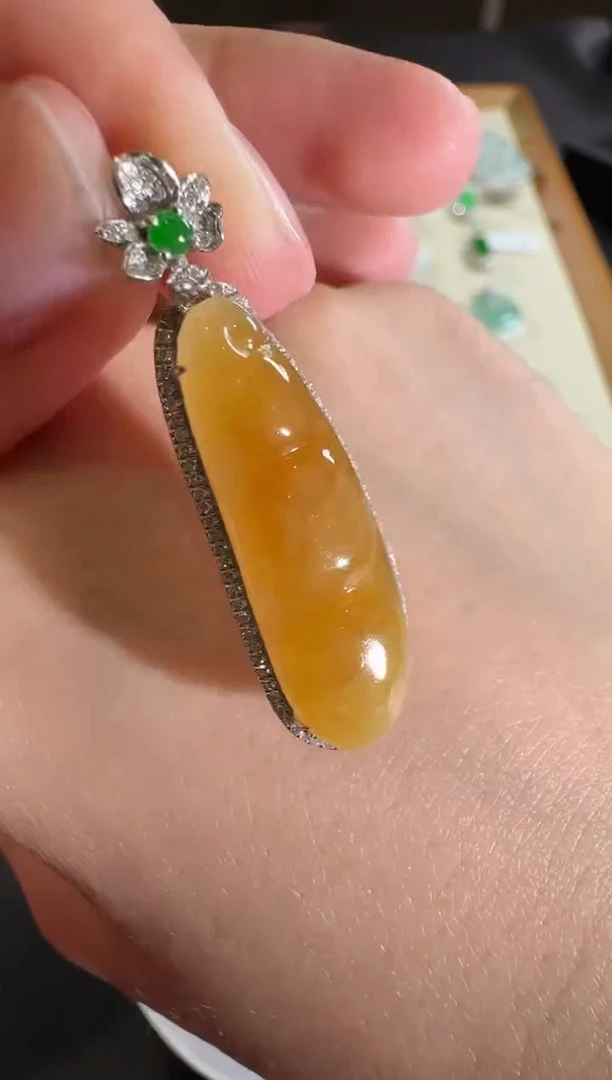 【闪购商品】翡翠吊坠(不含链)18K金镶嵌【源头工厂】钻石镶嵌