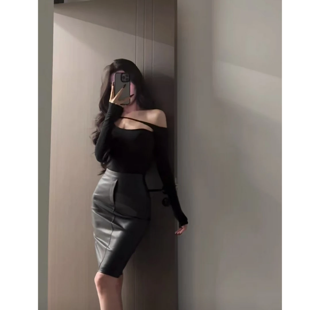 纯欲御姐风露肩黑色长袖打底上衣女高腰半身皮裙套装女2025新款