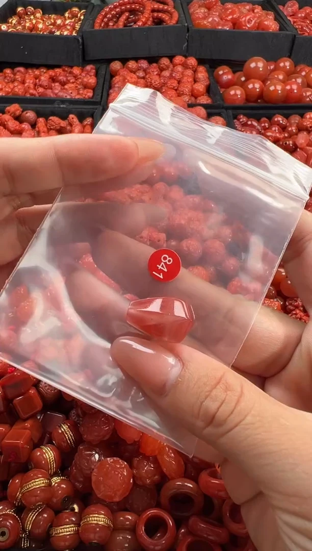 南红玛瑙未镶嵌颈饰1