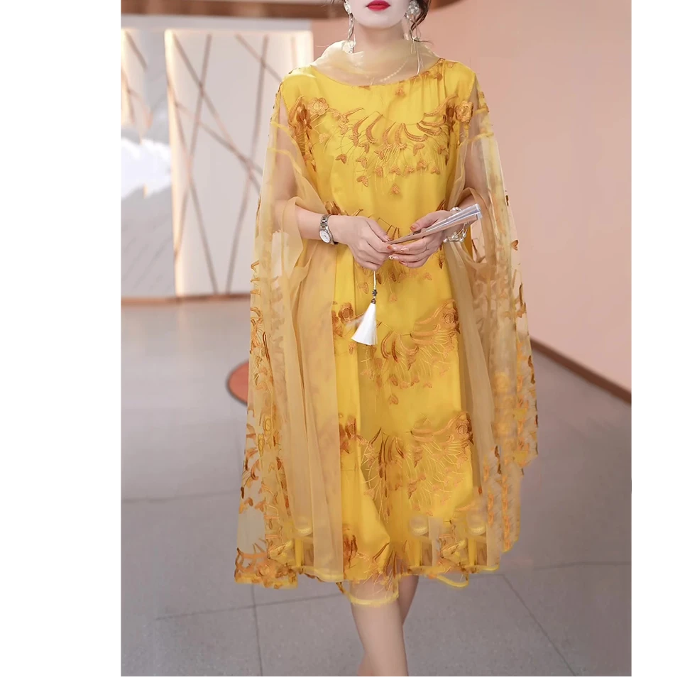 高端时尚斗篷式刺绣连衣裙女2025夏季新款宽松显瘦重工绣花中长裙