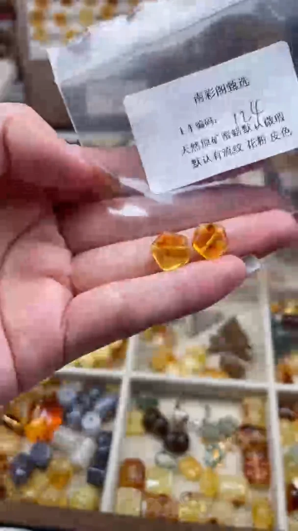 裸石琥珀未镶嵌124/