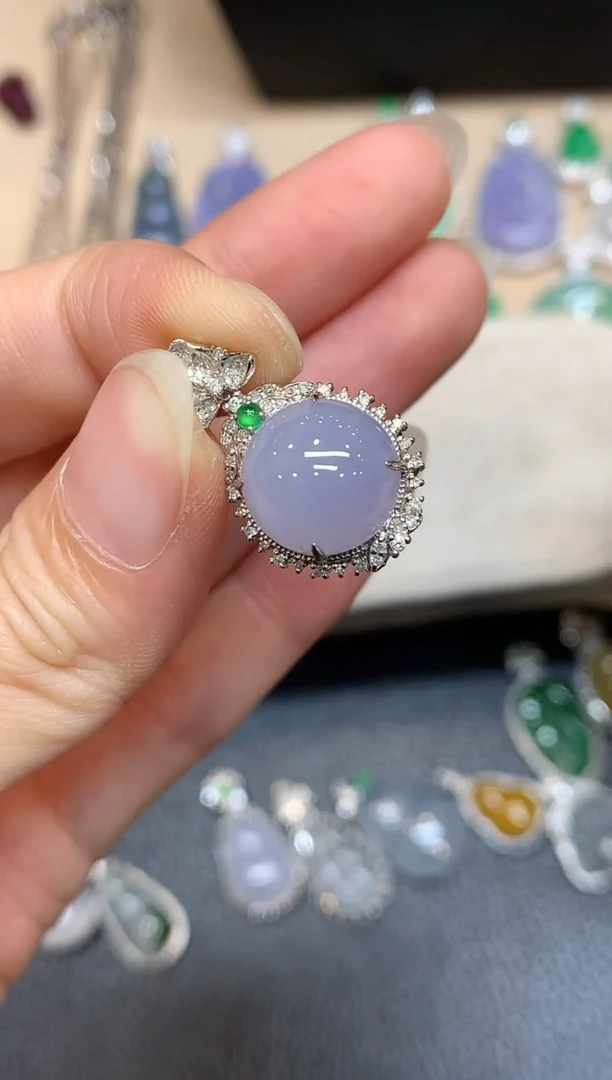 颈饰18K金镶嵌翡翠蛋面【无服务费