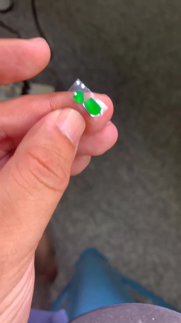 颈饰未镶嵌翡翠切割一套