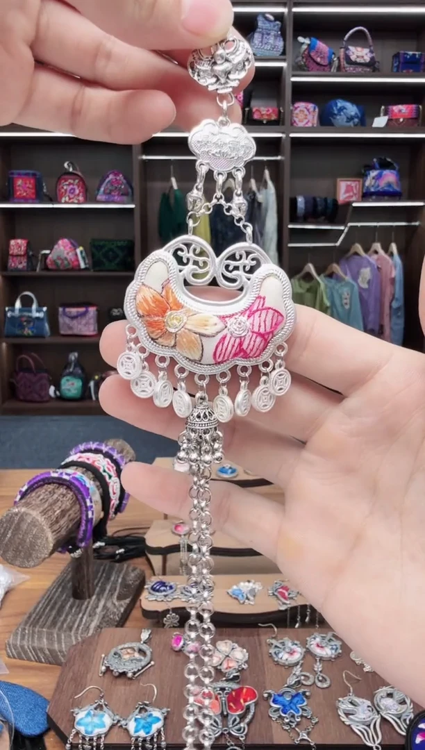 织绣48蒙阿苏苗绣传承店