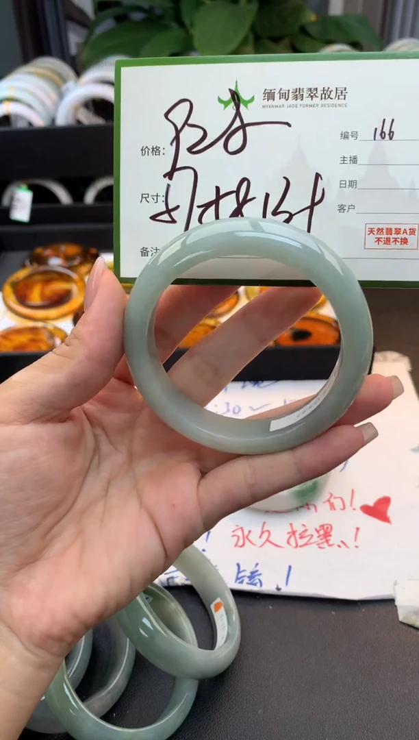 未镶嵌定制翡翠毛货需精细抛光+多人