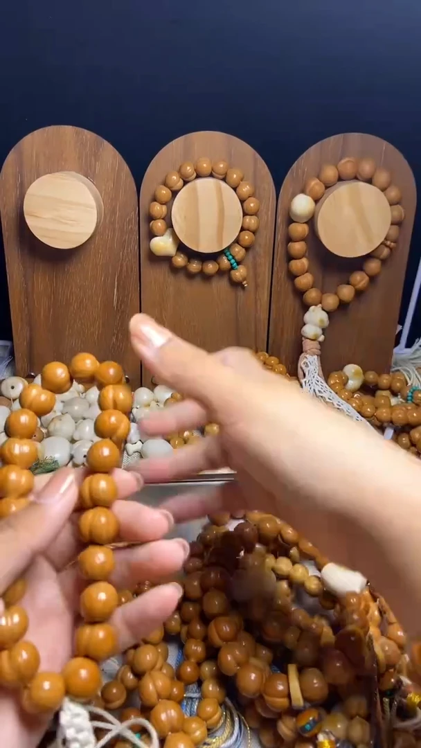 猴头核桃手串大**?全品龙炎爱心小熊三通粉白流苏手持