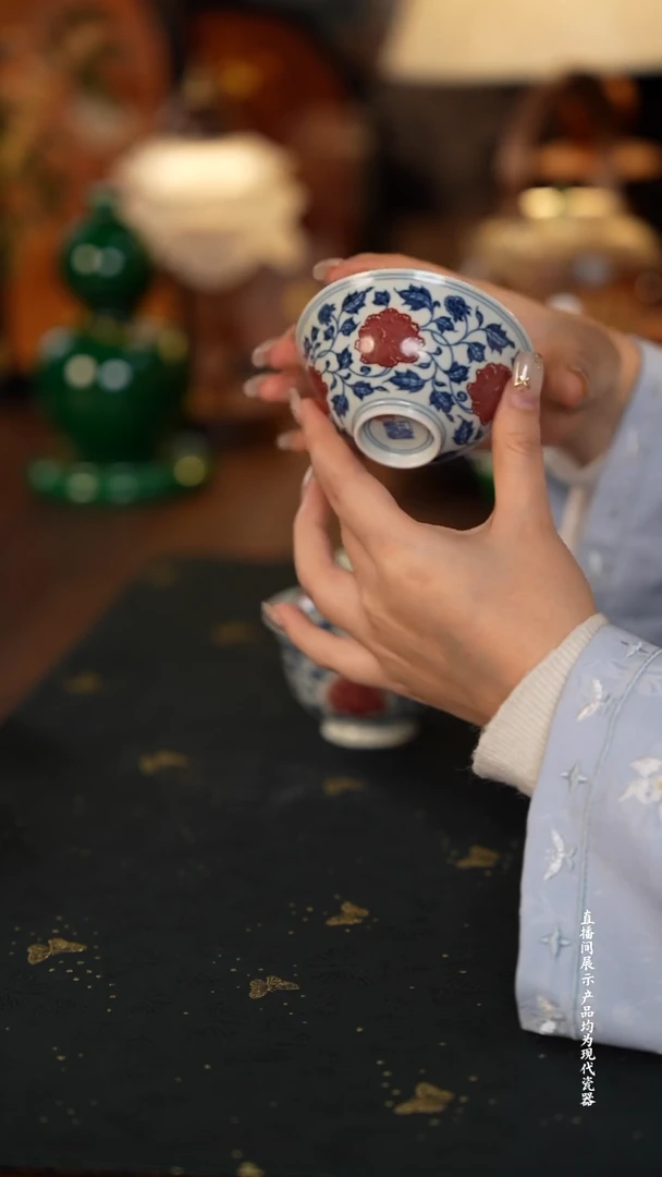 逸古堂釉里红牡丹花宫碗