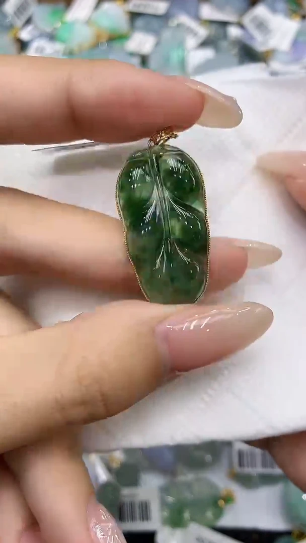 翡翠18K金镶嵌颈饰111111111111