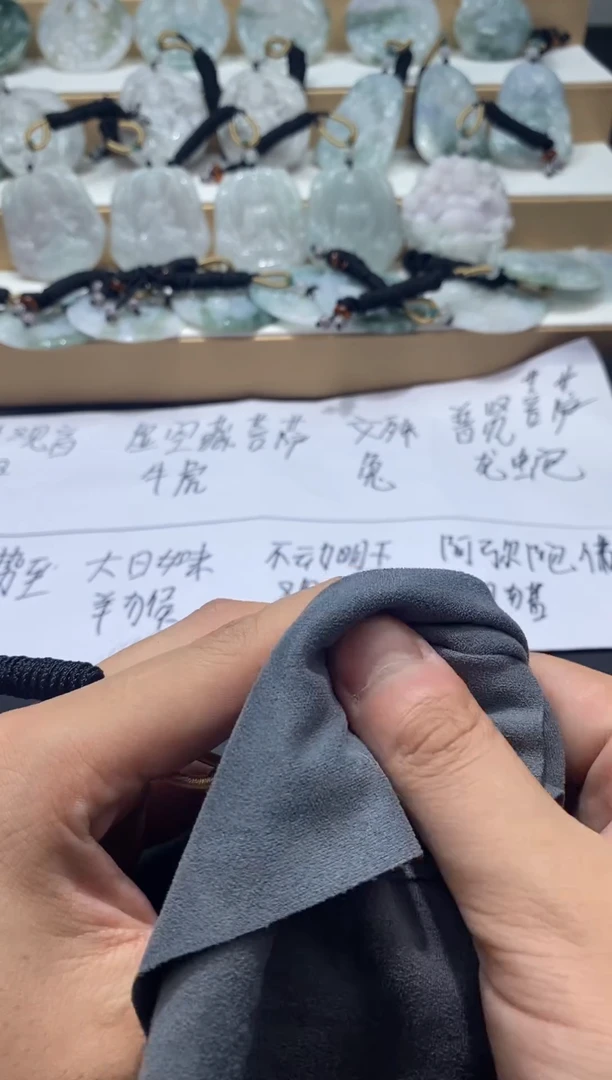 吊坠(赠链)未镶嵌翡翠 8/27/   36