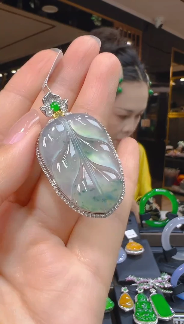翡翠18K金镶嵌吊坠(赠链)317