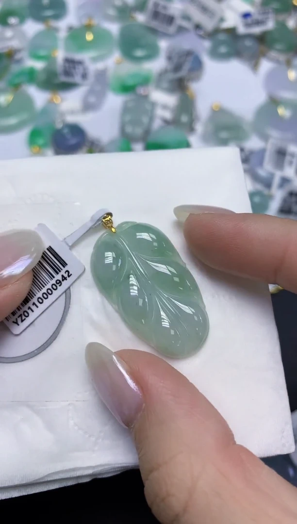 颈饰18K金镶嵌翡翠天然缅甸翡翠A货百元以上9元证书费自理