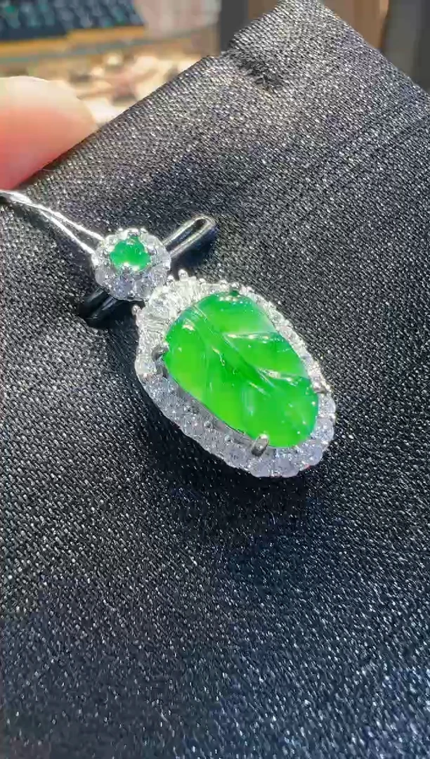 【闪购商品】翡翠吊坠(不含链)合金多样性发货一件