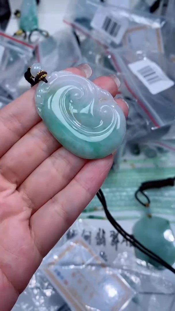 颈饰未镶嵌翡翠吊坠