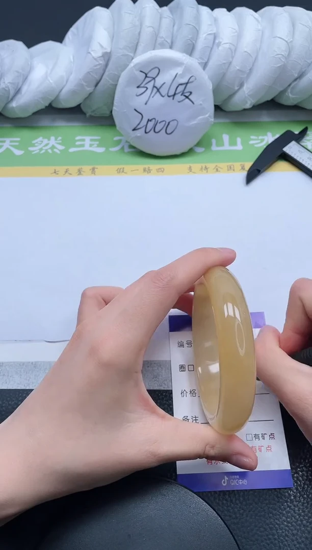 【闪购商品】石英质玉手镯未镶嵌A64-62+