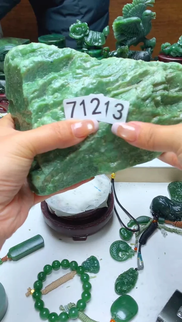 未镶嵌和田玉摆件1