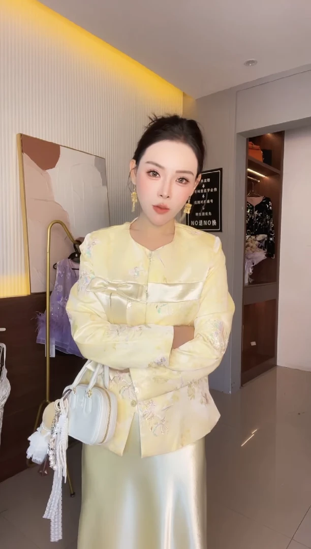 1577黄色外套 L 105-115