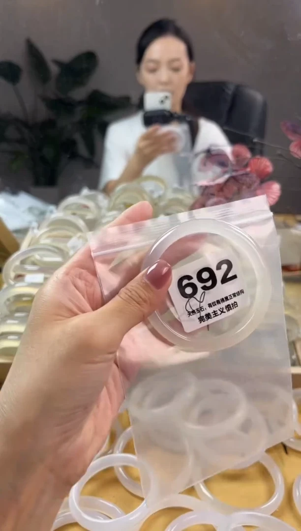 玛瑙/玉髓手镯未镶嵌692